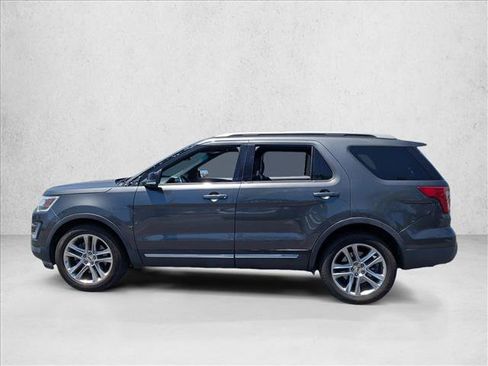 Used 2017 Ford Explorer XLT w/ Equipment Group 202A FWD image 8