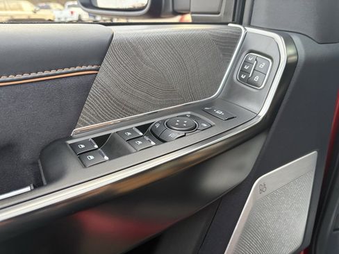 Used 2024 Ford F350 Platinum image 39