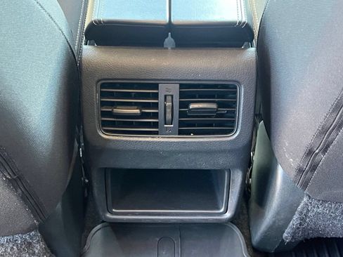 Used 2023 Nissan Rogue S FWD image 13