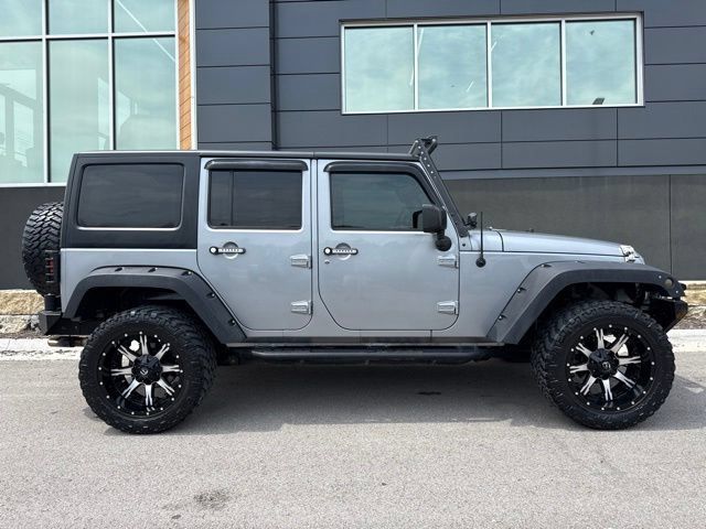 Used 2016 Jeep Wrangler Unlimited Rubicon w/ Connectivity Group AWD/4WD image 2