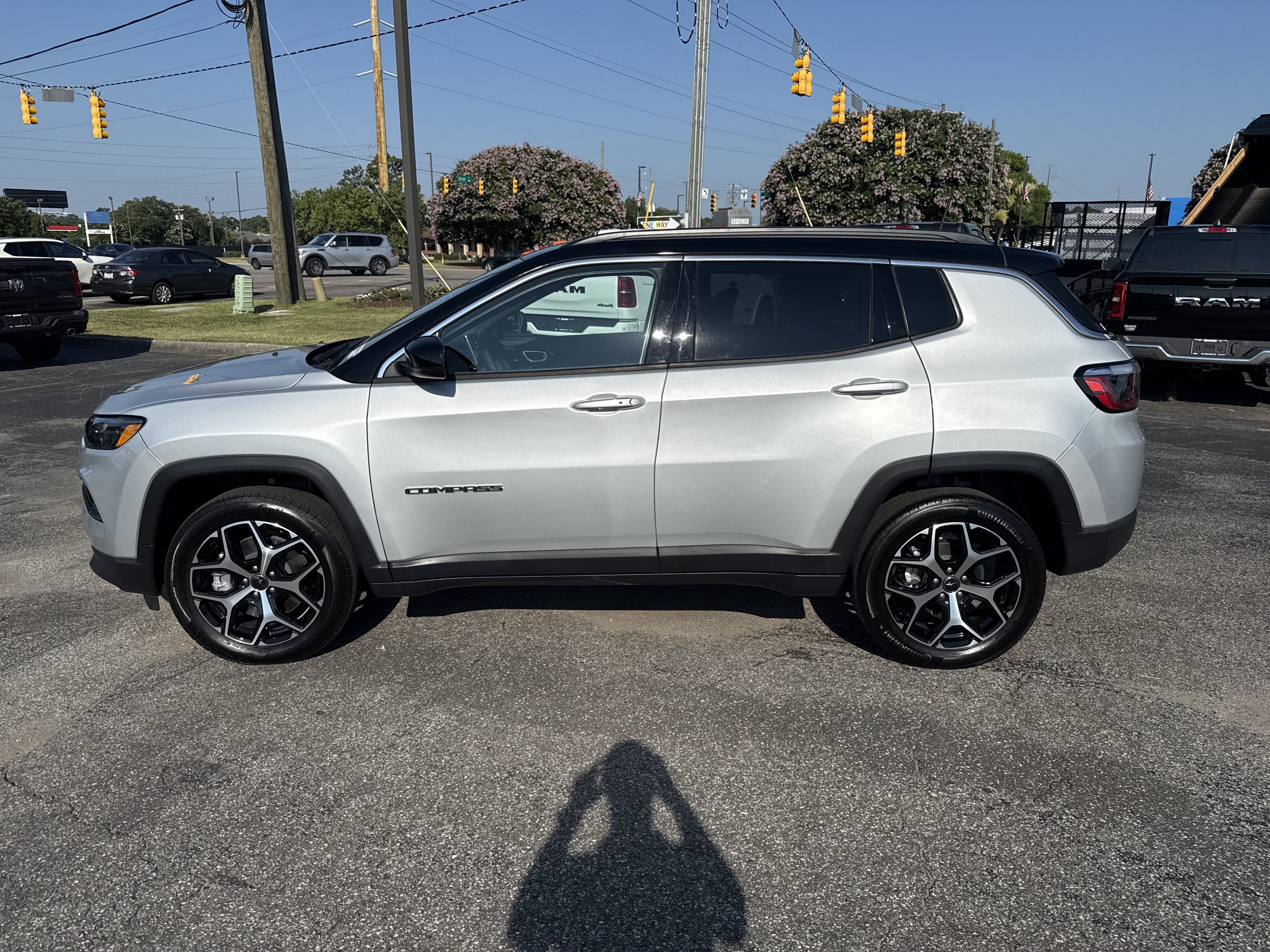 Used 2025 Jeep Compass Limited AWD/4WD image 6
