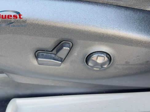 Used 2018 Chrysler Pacifica Touring-L Plus FWD image 18