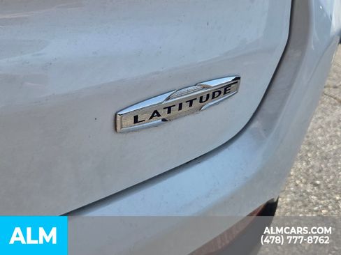 Used 2025 Jeep Compass Latitude AWD/4WD image 13