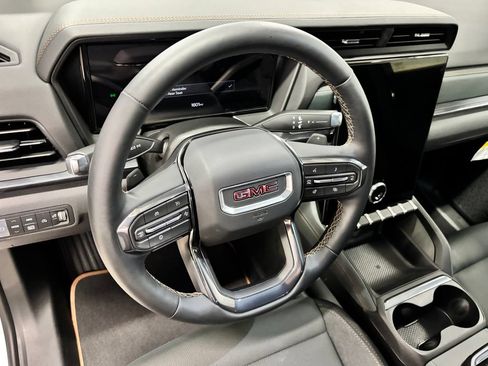 Used 2026 GMC Terrain AT4 AWD/4WD image 16