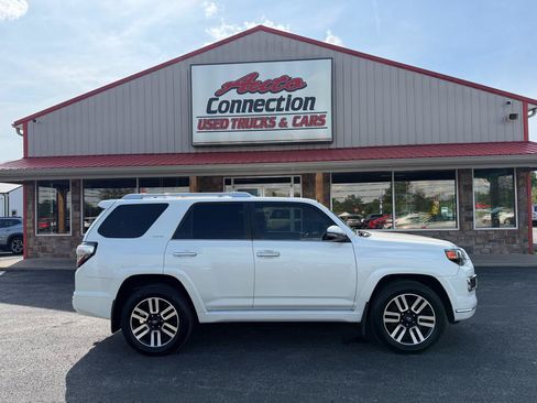Used 2018 Toyota 4Runner Limited AWD/4WD image 3