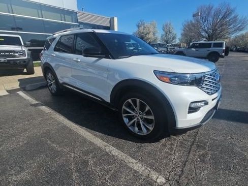 Used 2023 Ford Explorer Platinum w/ Technology Package image 2