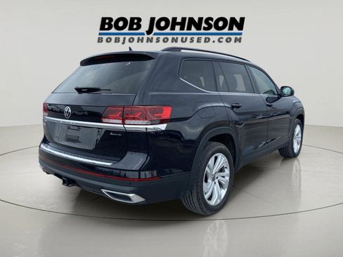 Used 2023 Volkswagen Atlas SE w/ Panoramic Sunroof Package image 3