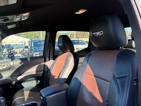 Used 2021 Toyota Tacoma TRD Off-Road image 15