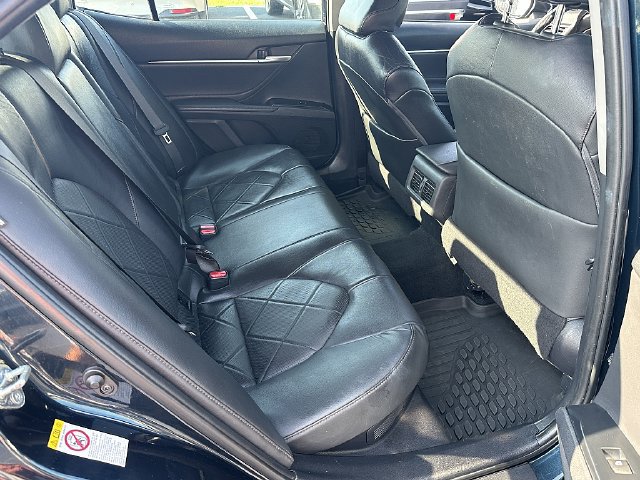 Used 2018 Toyota Camry XLE FWD image 12