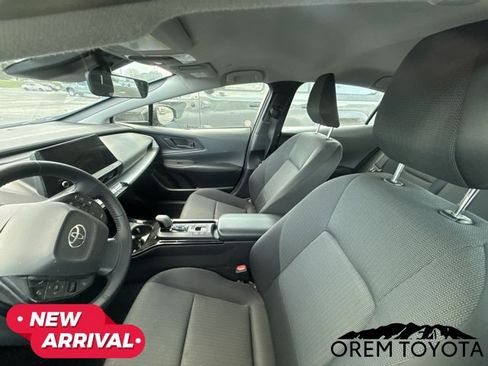 Used 2025 Toyota Prius LE FWD image 15