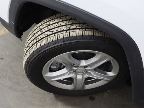 New 2024 Jeep Compass Latitude image 41