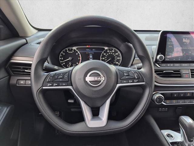 Used 2025 Nissan Altima 2.5 SV FWD image 13