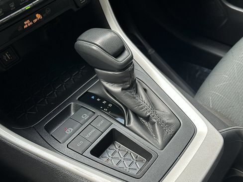 Used 2025 Toyota RAV4 XLE FWD image 19