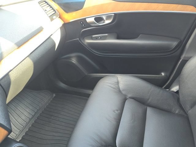 Used 2023 Volvo XC90 B6 Plus w/ Protection Package Premier AWD/4WD image 31
