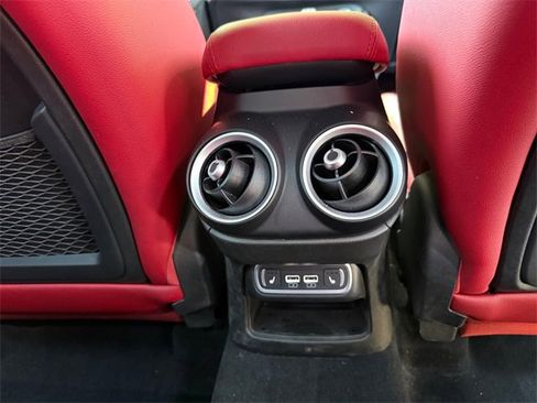 Used 2022 Alfa Romeo Stelvio Veloce image 27