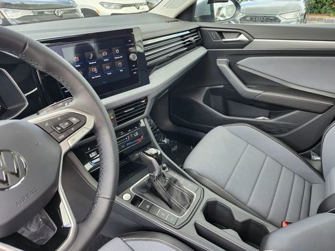 New 2025 Volkswagen Jetta SE image 10