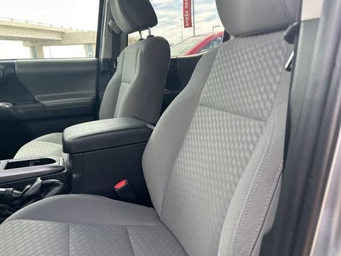 Used 2022 Toyota Tacoma SR5 RWD image 36