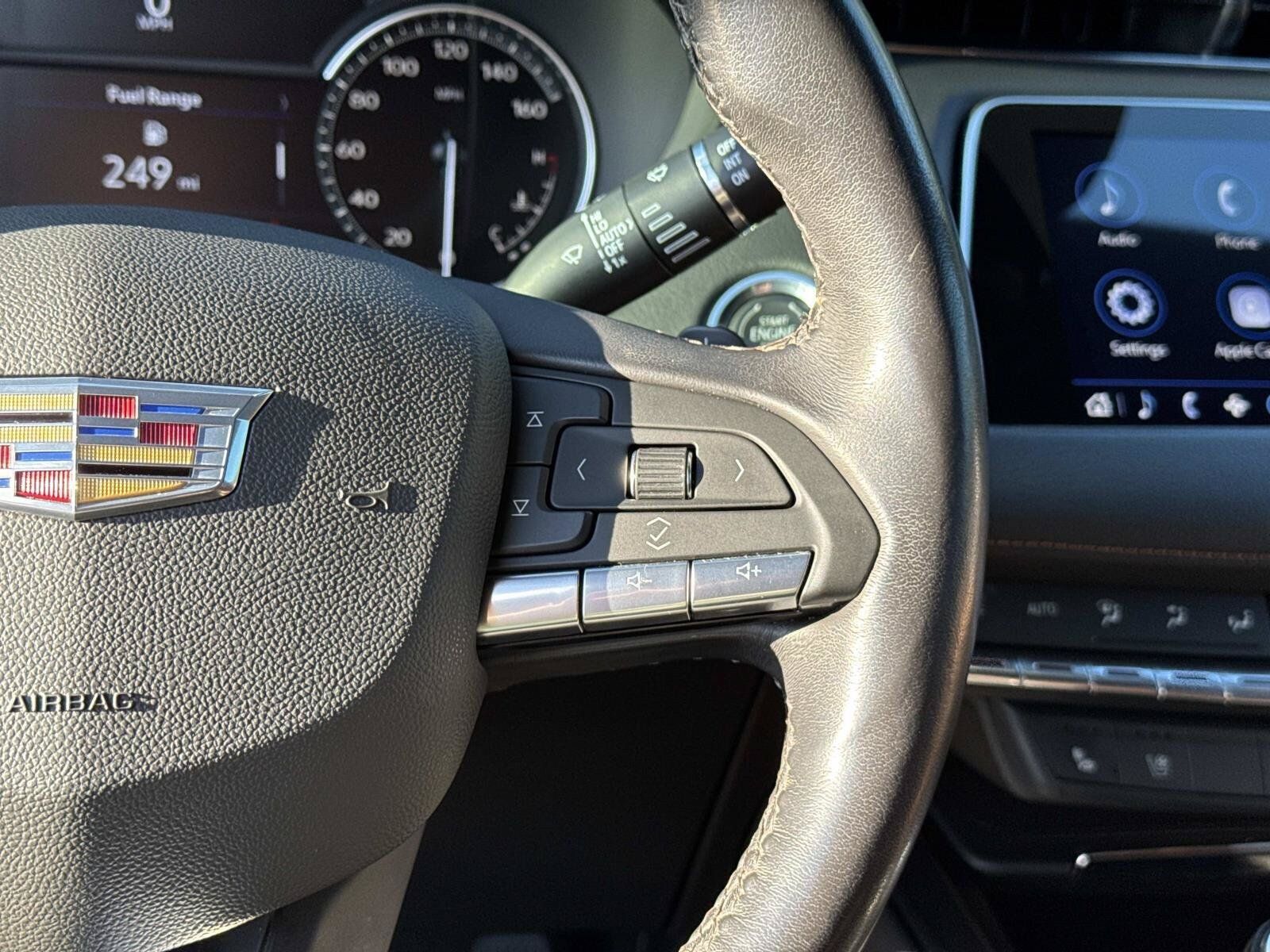 Used 2023 Cadillac XT4 Premium Luxury FWD image 17