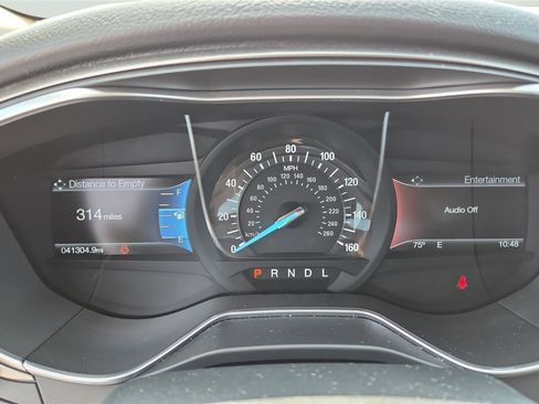 Used 2017 Ford Fusion SE w/ Fusion SE Technology Package FWD image 13