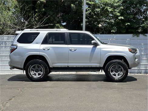 Used 2017 Toyota 4Runner SR5 Premium AWD/4WD image 9