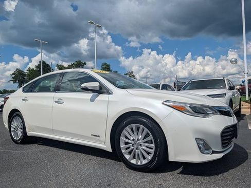 Used 2014 Toyota Avalon Limited w/ Technology Package FWD image 2