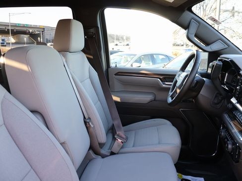 Used 2023 Chevrolet Silverado 1500 LT w/ Z71 Off-Road Package image 8