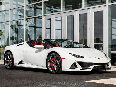 Used 2024 Lamborghini Huracan EVO image 45