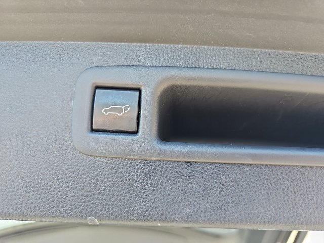 Used 2022 Toyota Highlander LE FWD image 16