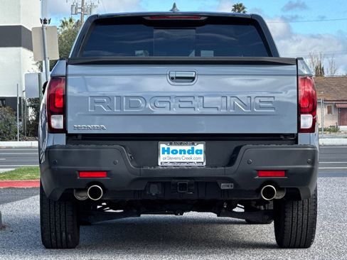 Certified 2025 Honda Ridgeline Black Edition image 9