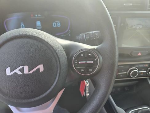 Used 2025 Kia Soul LX w/ LX Technology Package FWD image 15