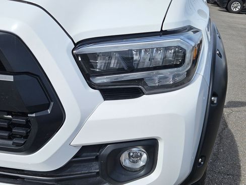Used 2021 Toyota Tacoma TRD Sport w/ TRD Premium Sport Package AWD/4WD image 10