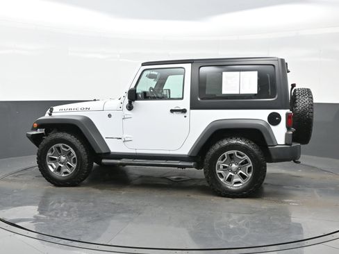 Used 2018 Jeep Wrangler Rubicon w/ Power Convenience Group image 3