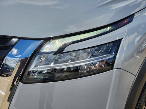 Used 2023 Nissan Pathfinder Platinum AWD/4WD image 9