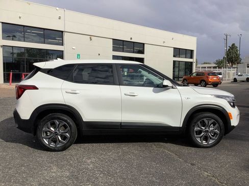 Used 2025 Kia Seltos LX AWD/4WD image 24