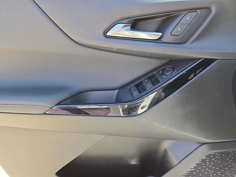 Used 2025 Chevrolet Equinox LT AWD/4WD image 15