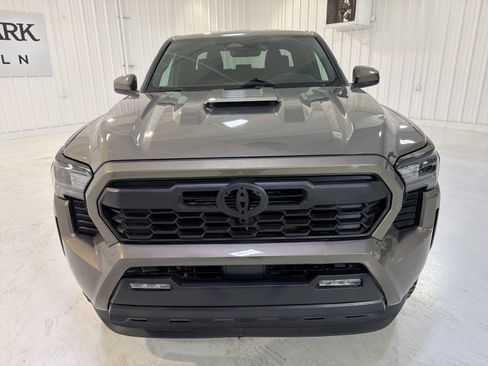 Used 2025 Toyota Tacoma TRD Sport AWD/4WD image 31