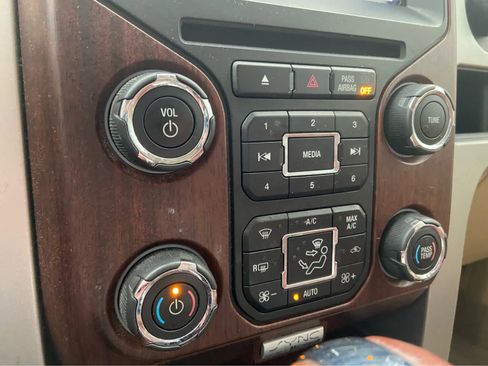 Used 2014 Ford F150 King Ranch w/ King Ranch Luxury Package image 32