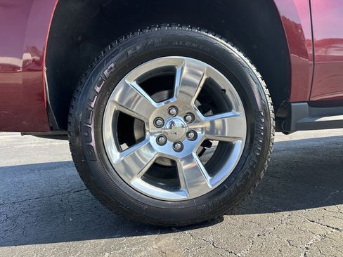 Used 2018 Chevrolet Suburban LT image 18