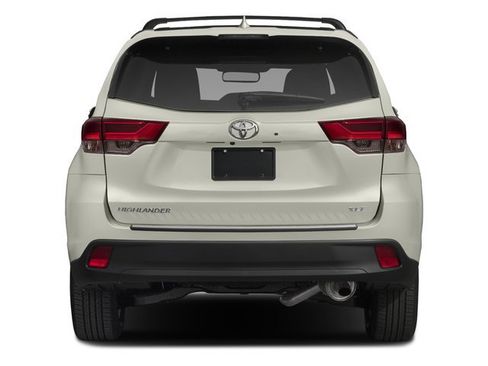 Used 2018 Toyota Highlander XLE AWD/4WD image 6