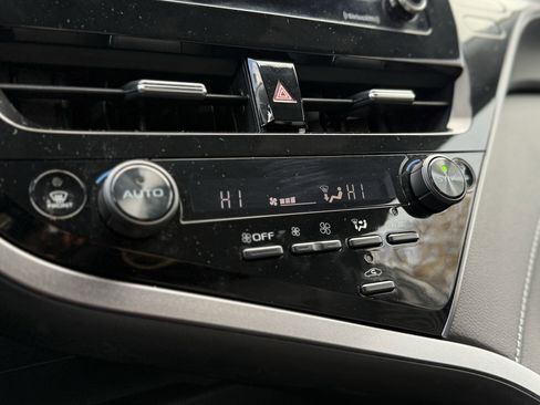 Used 2023 Toyota Camry SE image 19