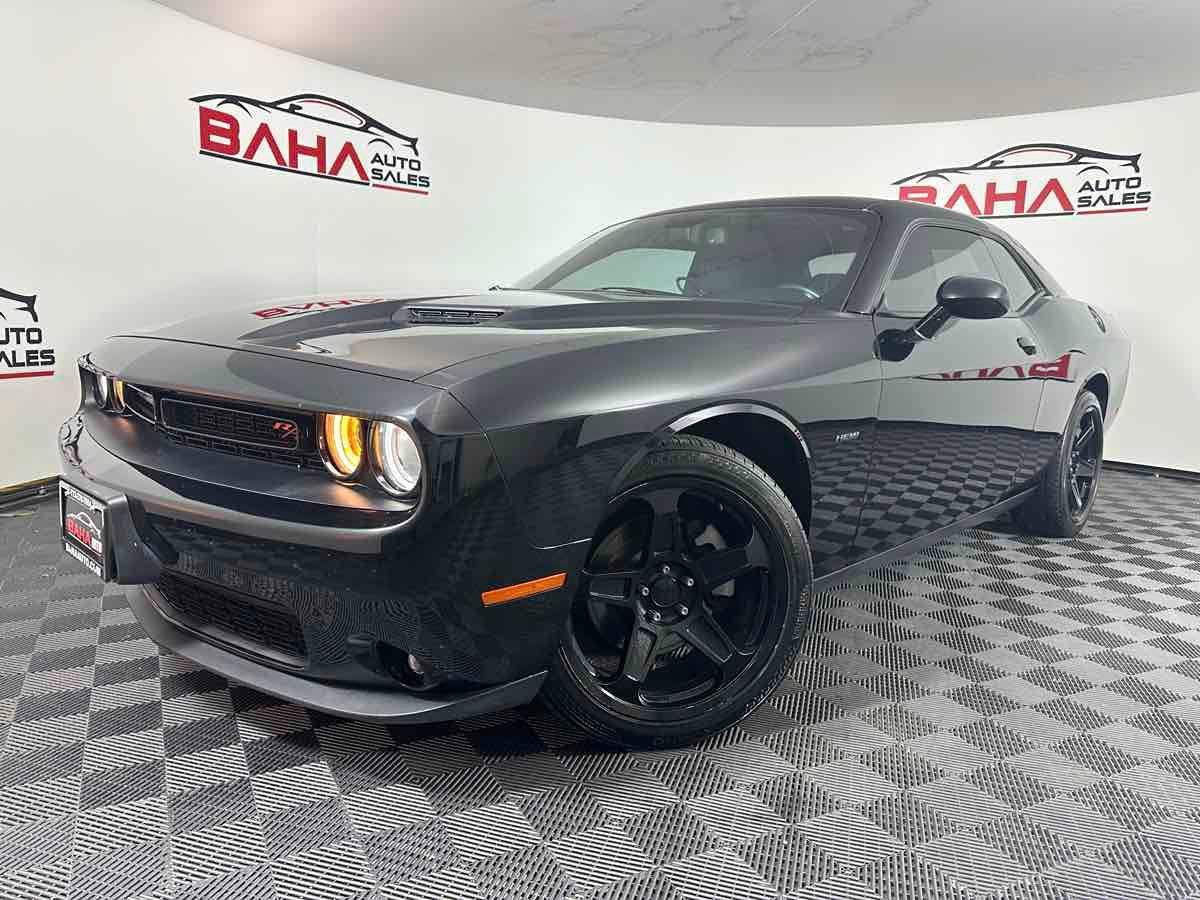 Used 2017 Dodge Challenger R/T RWD image 2