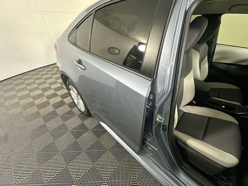 Used 2025 Toyota Corolla LE w/ LE Premium Package FWD image 28