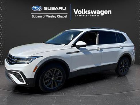 Certified 2023 Volkswagen Tiguan SE w/ Panoramic Sunroof Package FWD image 4