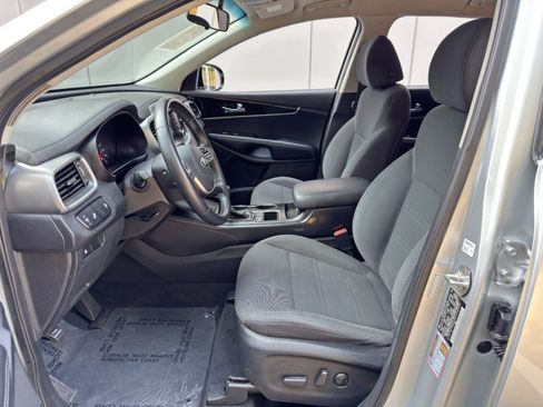 Used 2020 Kia Sorento S FWD image 15