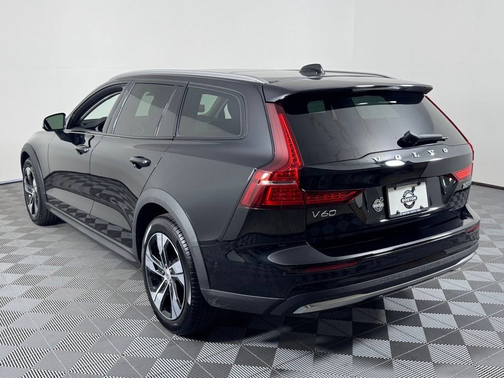 Certified 2025 Volvo V60 B5 Cross Country Plus AWD/4WD image 11