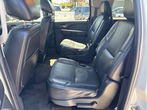 Used 2013 Chevrolet Suburban LTZ RWD image 19