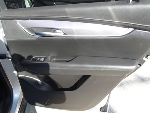 Used 2017 Cadillac XT5 Luxury w/ Driver Awareness Package image 7