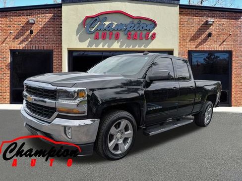 Used 2018 Chevrolet Silverado 1500 LT w/ All Star Edition RWD image 9