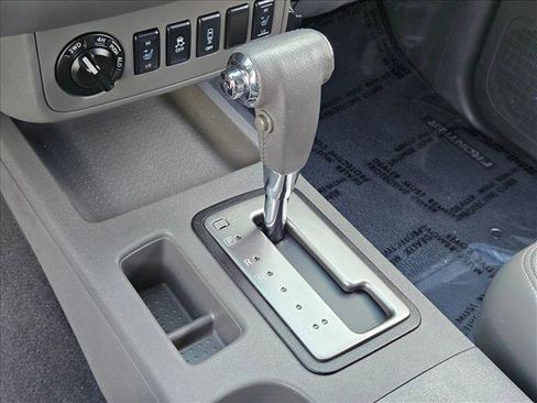 Used 2019 Nissan Frontier SL AWD/4WD image 11