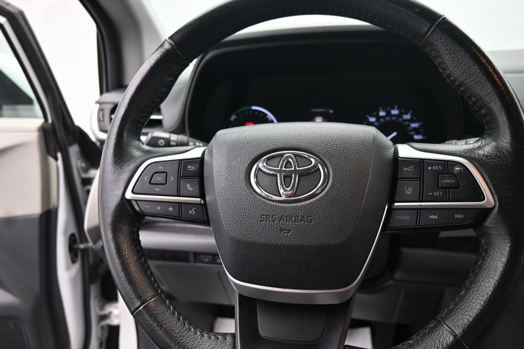 Used 2024 Toyota Sienna XLE FWD image 20